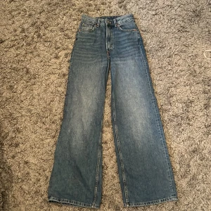 High waist jeans - Säljer dessa bagge high waist jeans pga att de inte kommer till användning❤️ skriv om ni har fler frågor