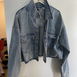 Kort jeans jacka  - Kort jeans jacka hm stl xl ny 