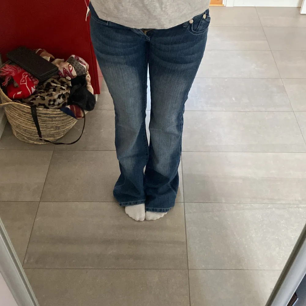 Helt nya Victoria Beckham jeans I storlek 26. Säljer då de är för långa. 600 är utgångspris. Serösa bud! . Jeans & Byxor.