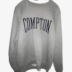 Compton sweatshirt i strl M Felfri