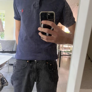 Ralph lauren piké  - Tja, säljer nu mina feta polo Ralph lauren piké tröjor. På är i stl S och dom är i riktigt bra skick 8/10. 230 för en och 400 för båda, kom privat för fler bilder eller frågor. MVH Simon 