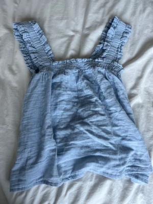 Linne - Super fint linne som inte kommer till användning för att jag inte gillar hur det sitter på mig. ALDRIG använda!❤️