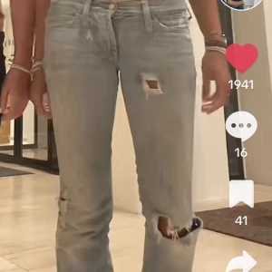 Söker liknande jeans! - Skriv om ni vet vilket märke jeansen är eller om ni vill sälja liknande🙏🏼❤️