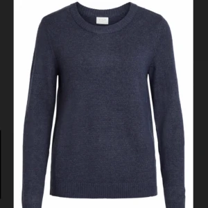 Vila stickad tröja - Säljer denna basic men snygga stickad från vila, använd få tal gånger!!💗💗