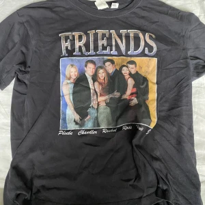 Friends t-shirt - Som ny och sitter lite baggy.