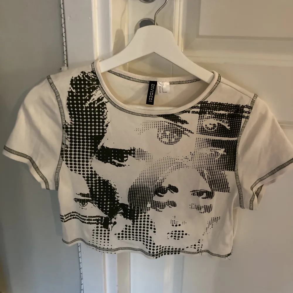 croptop från h&m i storlek M. Toppar.