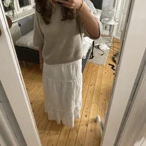 Långkjol - Säljer denna supertrendig långkjolen ☺️Pris går att diskutera☺️postar alltid samma dag som du betalat!!💞