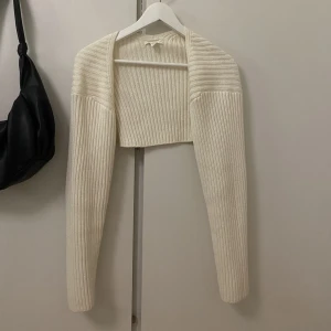 Vit bolero - Vit bolero från H&M. Storlek xs. Knappt använd. 