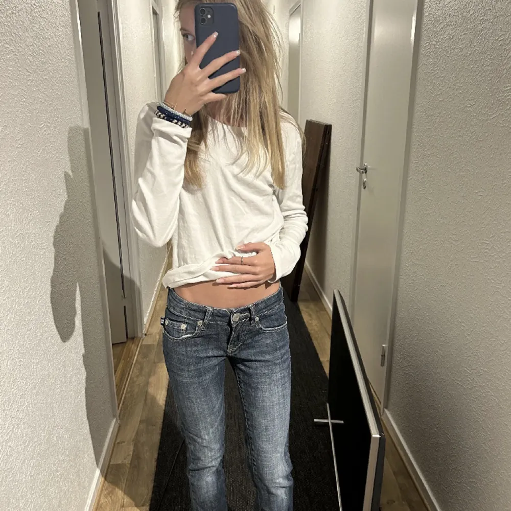 Köpt här på plick, tyvärr passa dem inte💕lågmidjade. Jeans & Byxor.