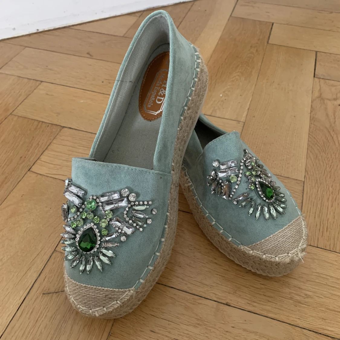 Ljusgröna slip-on/espadrillos