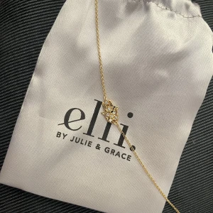 Säljer mitt Fatima armband. Som ALDRIG har kommit till användning, helt ny. (Kan frakta med) men köparen står för frakten. 😊 - Säljer mitt Fatima armband. Som ALDRIG har kommit till användning, helt ny. (Kan frakta med) men köparen står för frakten. 😊