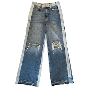 Double pocket baggy jeans  - Baggy och lite flared passform   - 4 fungerande bakfickor   - ca size 31-32 i Waist   - DM för fler bilder och mått 🤝  -Made by me- 