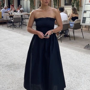 Svart klänning  - Snygg svart klänning från H&M men som jag inte använder längre då jag föredrar andra 🫶