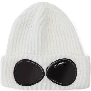 CP Company Mössa - Varan är i fint skick och knappt använd Säljer billigt eftersom det inte är säsong 