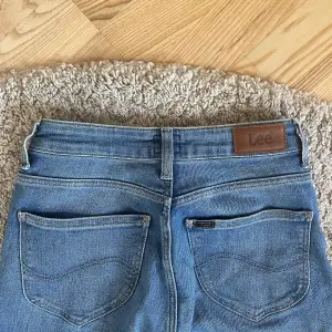 Bootcut jeans från Lee i mycket fint skick! Storlek W25 L31 ✨