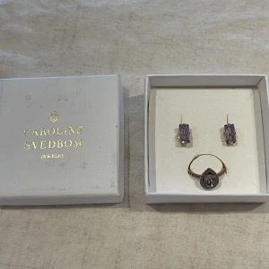 Caroline svedbom - Caroline Svedbom örhängen och ring som aldrig är använt