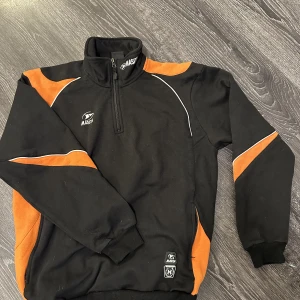 Tröja - Tröja i märket Masita, lite vintage typ? Passar M/L