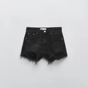 Svarta Jeans shorts, nypris 329kr💕 typ aldrig använda 