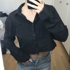 Cropped skjorta - Avklippta skjorta, jätteskön. Används aldrig 💖