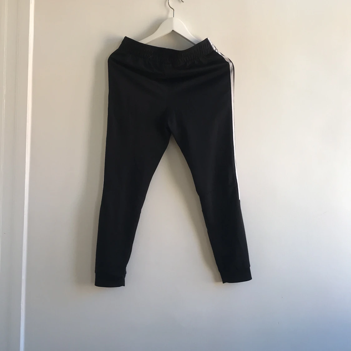 Adidas långbyxor  - 90