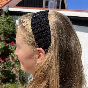 Hårband - Virkat hårband i svart☺️ Kolla min profil för fler färger💕Kan även göra massa andra färger på beställning!  jag erbjuder GRATIS FRAKT i kuvert!🤗