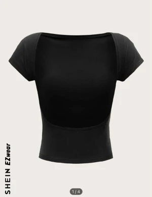 T-shirt med öppen rygg  - Den jättetrendiga o populära T-shirten med öppen rygg från Shein 😍 Köpt för 59kr och knappt använd för den inte passar mig så bra!