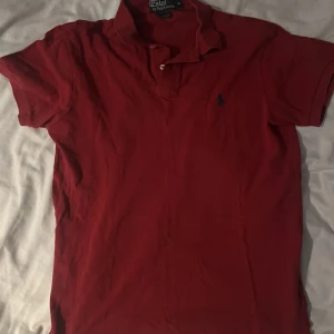 Ralph Lauren pike - En snygg Ralph Lauren pike. Perfekt nu till sommarn. Str M.