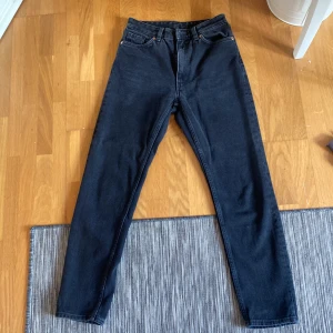 Jeans - Använt 2 gånger. Straight leg. Normalhög midja