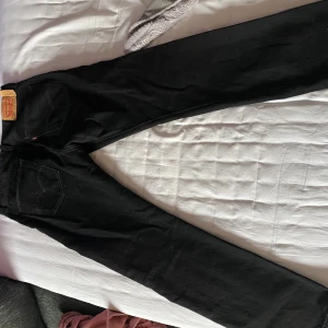 Levis jeans svarta 32x30 - Aldrig använda bra skick