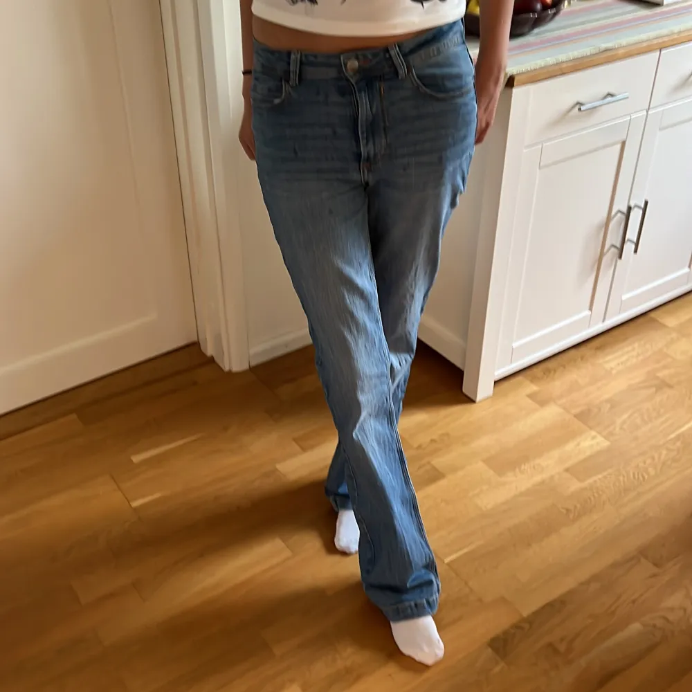 Jättesnygga jeans från JDY i storlek 28.34. Jeans & Byxor.