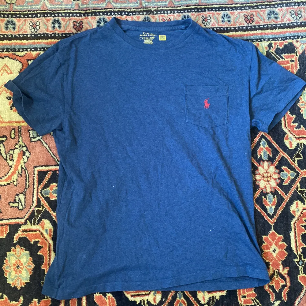 Ralph Lauren t-shirt. I mycket gott skick 8,5/10. 170 (barnstorlekar). Meddela mig vid intresse 😃. T-shirts.