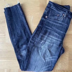 Jeans  - Jeans   Använda   Strl 25