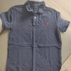 Ralph Lauren piké  - Herr XS/S och i mycket bra skick andvänd några gånger och skriv för minsta fråga och pris kan diskuteras 