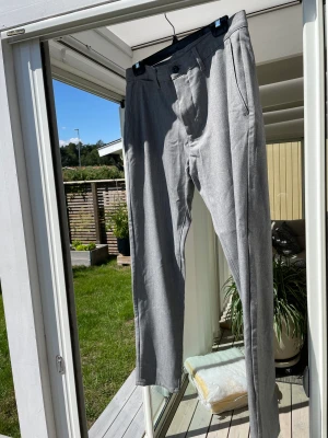 Zara kostym byxor  - Grå tygg kostymbyxor i storlek 40