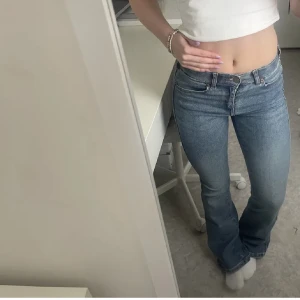 jeans - INTE MIN BILD! säljer dessa byxor på grund av att jag inte anvönder de och de sitter inte bra