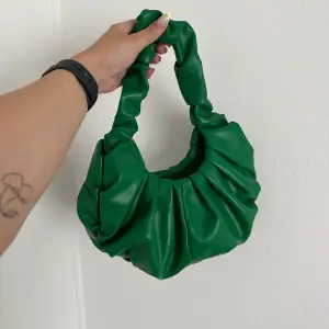 En söt grön väska från shein, rymlig och så snygg!💚