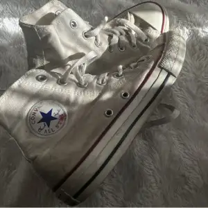 Sjukt snygga Converse tyvärr för små för mig!💕