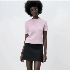 Stickad t-shirt  - En stickad T-shirt ifrån zara, perfekt till sommaren eller hösten 💕