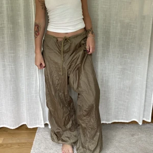 Cargo pants  - Stora byxor från motelrocks   Hör gärna av dig om du har funderingar💌