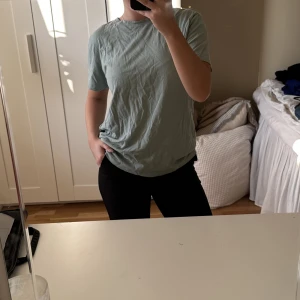 T shirt - Turkos grön t shirt