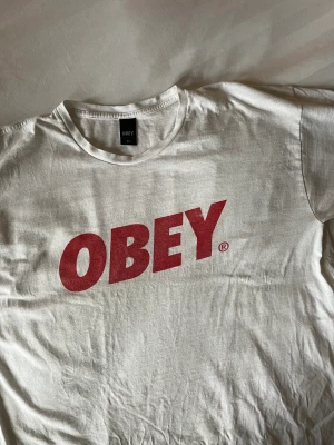 Obey t shirt - Fint skick! 