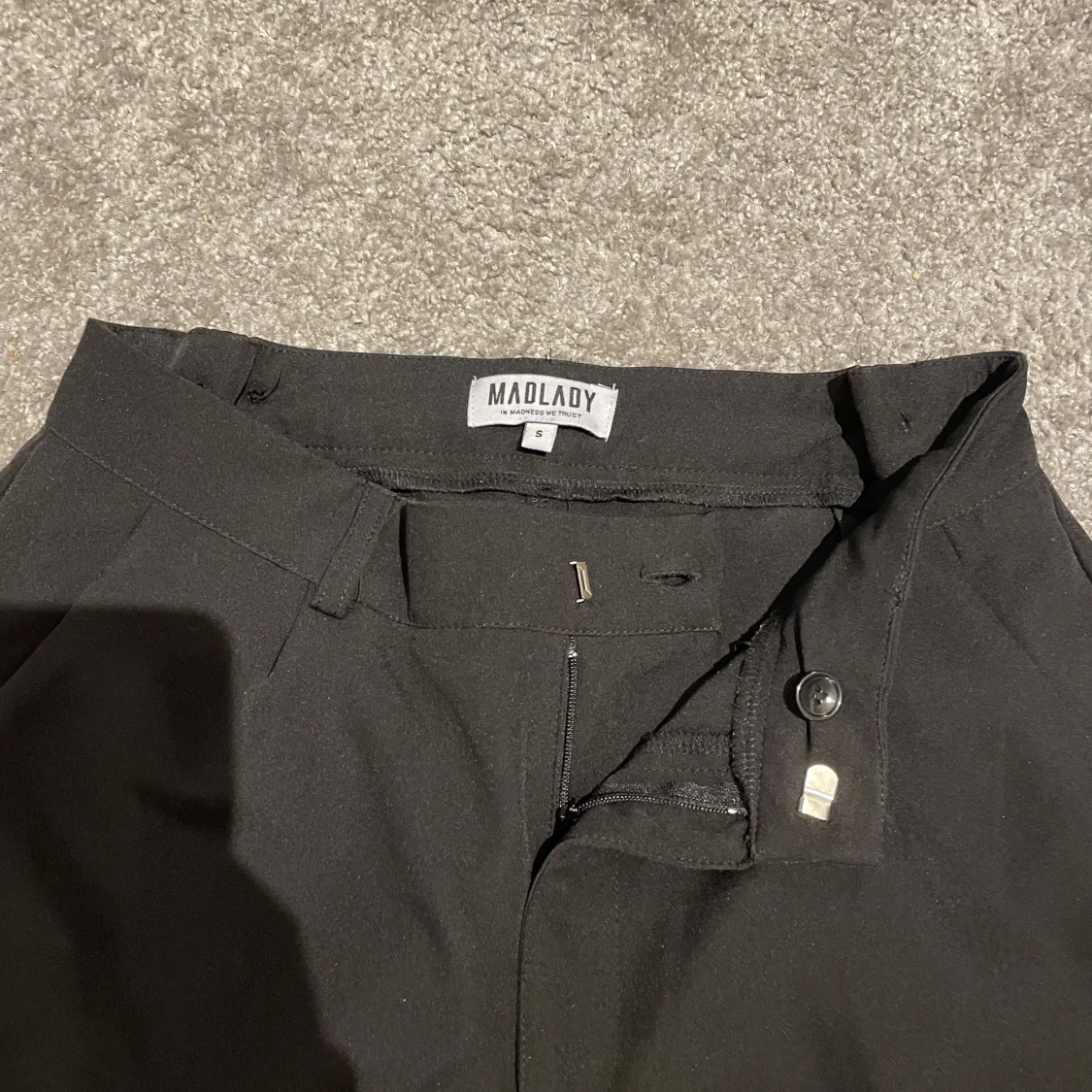 Svarta kostymbyxor  - 91