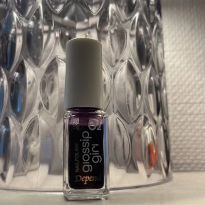 Gossip girl nagellack  - Säljer mitt fina gossip girl nagellack som är jätte fin och knappt använd 