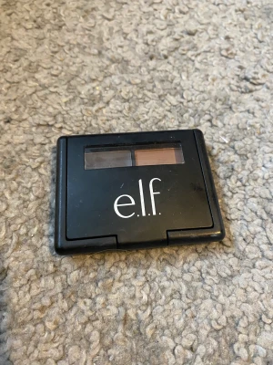 Elf ögonbryn - Använt någon gång bara. Har rensat mitt rum så finns massa saker i min profil!💕