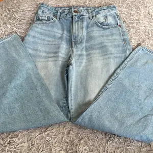 Ett par jättefina jeans från Gina Tricot i ett jättefint skick 