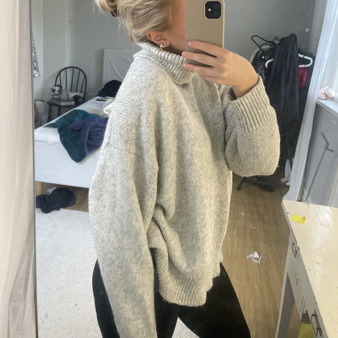 Ljusgrå stickad - 91