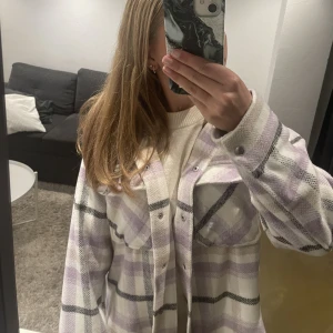 Kappa - Knappt använd kappa från Lindex💞