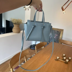 Söt zaraväska🩵 - Väska i nyskick från zara 