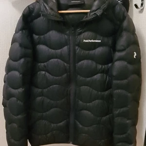 Peak performence Jacka - Herr modellen stl L Mycket bra skick