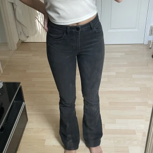 Utsvängda jeans - Säljer nu dessa bootcut jeansen då jag vuxit ur dem lite. De är riktigt sköna och bra kvalitet, från Massimo Dutti!🫶🏼😋